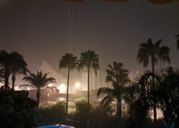 Una fuerte tormenta descarga a medianoche sobre La Ribera Baja 30 litros en menos de una hora