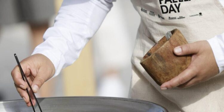 El chef Frederic Gallego, de Francia, gana el World Paella Day 2025