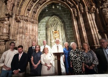 El Obispo de Nazaret (Tierra Santa) visita Valencia y celebra Misa ante el Santo Cáliz