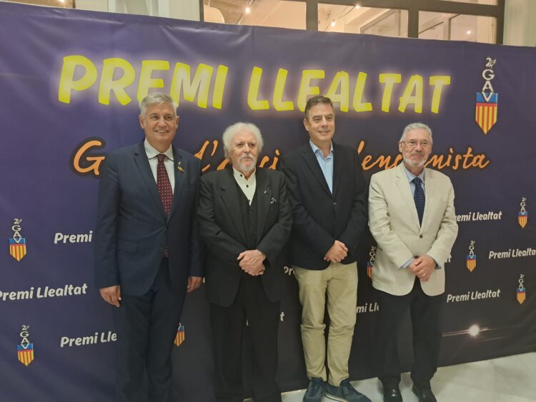 El Grup d’Acció Valencianista otorgà el Premi Llealtat 2025 a Enric calvo en un sopar en l’Ateneu de Valéncia