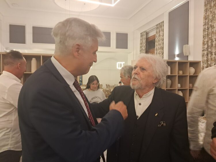 El Grup d’Acció Valencianista otorgà el Premi Llealtat 2025 a Enric calvo en un sopar en l’Ateneu de Valéncia