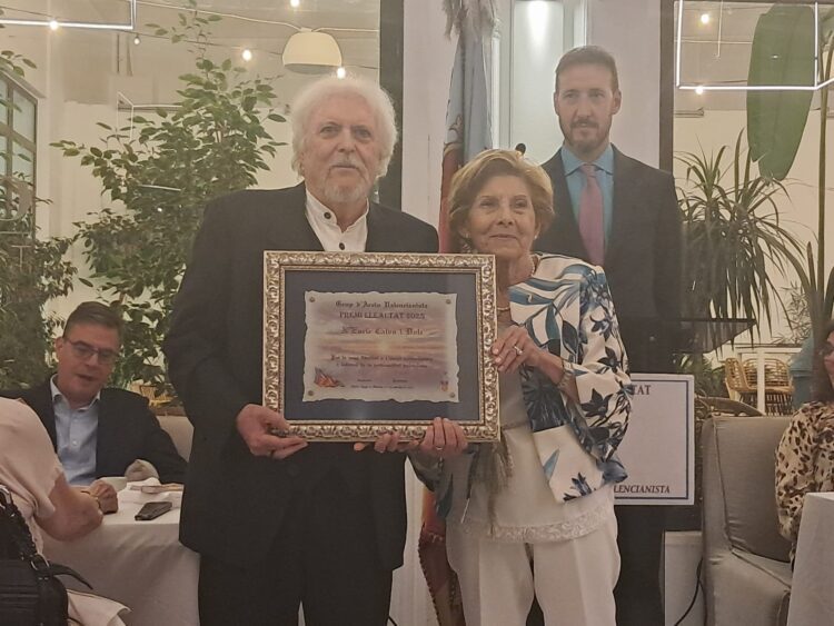 El Grup d’Acció Valencianista otorgà el Premi Llealtat 2025 a Enric calvo en un sopar en l’Ateneu de Valéncia