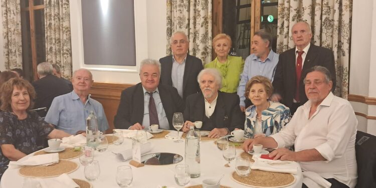 El Grup d'Acció Valencianista otorgà el Premi Llealtat 2025 a Enric calvo en un sopar en l'Ateneu de Valéncia