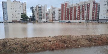 Cullera se intenta recuperar tras la gran tormenta que ha inundado sus calles