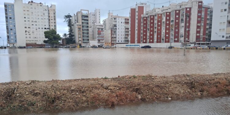Cullera se intenta recuperar tras la gran tormenta que ha inundado sus calles 1 Cullera se intenta recuperar tras la gran tormenta que ha inundado sus calles
