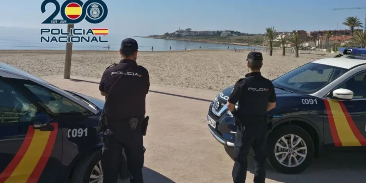 Un joven de 18 años muere ahogado en la playa del Cocó de Alicante: ya son 52 las víctimas por ahogamiento en la Comunitat este año