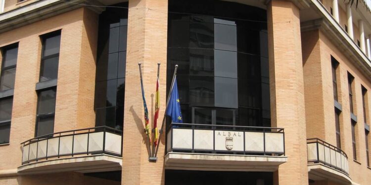 Albal cierra infraestructuras, suspende clases y avisa a la población