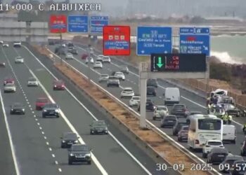 Un hombre muere atropellado en la V-21 en Albuixech tras sufrir un accidente múltiple