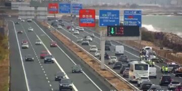 Un hombre muere atropellado en la V-21 en Albuixech tras sufrir un accidente múltiple