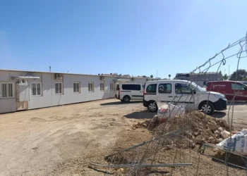 Vuelta al cole en la zona de la DANA: barracones sin terminar y alumnos desplazados a otros municipios