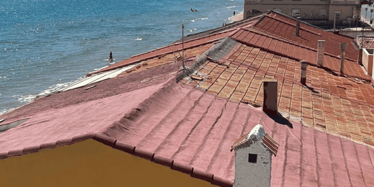 La Generalitat reclama al Gobierno frenar el derribo de las casas de la playa de Babilonia