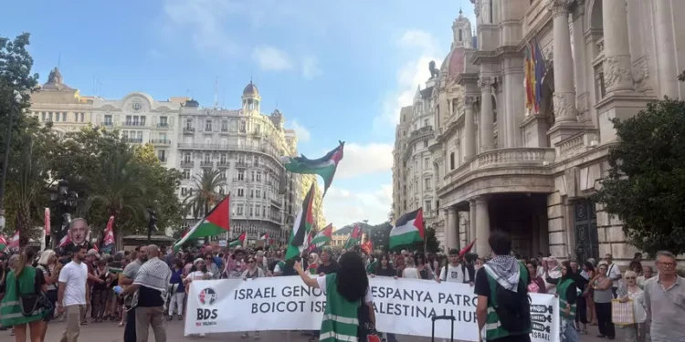 Manifestaciones en Valencia, Alicante y otros municipios exigen el embargo total de armas y la ruptura de relaciones con Israel 1 Manifestaciones en Valencia, Alicante y otros municipios exigen el embargo total de armas y la ruptura de relaciones con Israel