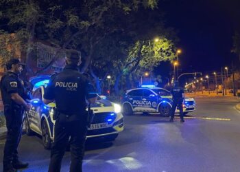 Un gesto inesperado: policías de Burjassot convencen a un joven traficante para que deje las drogas y entregue la cocaína que escondía en casa