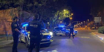 Un gesto inesperado: policías de Burjassot convencen a un joven traficante para que deje las drogas y entregue la cocaína que escondía en casa