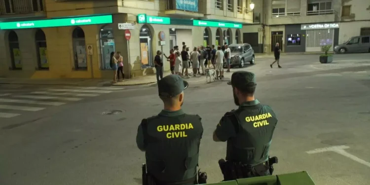 La Guardia Civil blinda Turís para evitar incidentes y disolver las patrullas ciudadanas