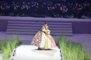 Espectáculo previo y despedida de Lucia y Berta a la "Lluna de Valencia" 3 despedida