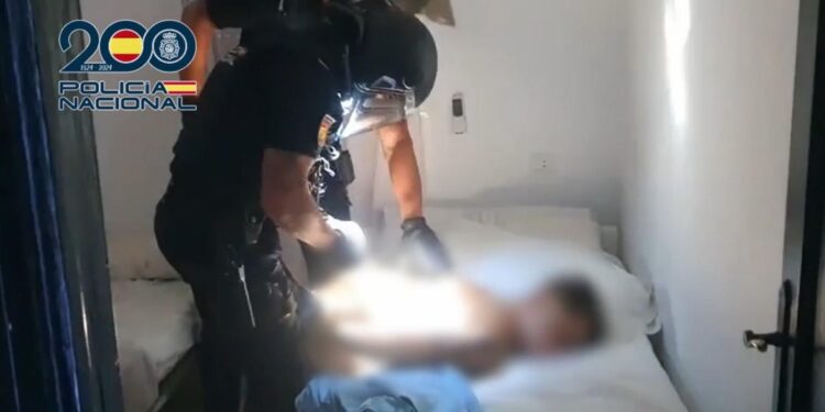 Desarticulada una banda que estafó cerca de un millón de euros haciéndose pasar por empleados de banca 1 Desarticulada una banda que estafó cerca de un millón de euros haciéndose pasar por empleados de banca