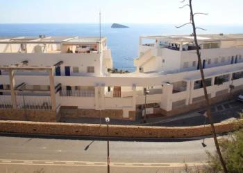 Una mujer, detenida en Benidorm por estrangular a su amiga con el cable de una aspiradora