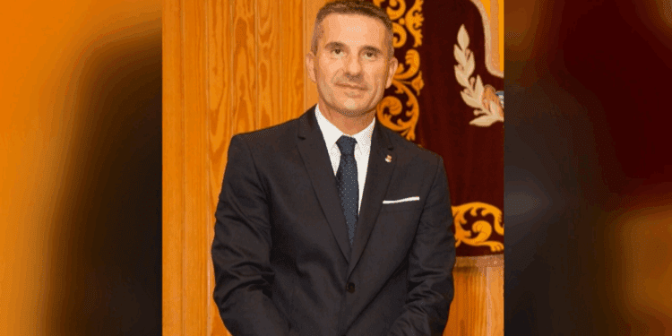 La Guardia Civil investiga al concejal de Moncada que se lanzó contra el público tras insultos a Pedro Sánchez 1 La Guardia Civil investiga al concejal de Moncada que se lanzó contra el público tras insultos a Pedro Sánchez