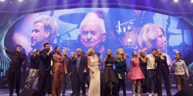 El Roig Arena abre sus puertas con un homenaje multitudinario a Nino Bravo 1 El Roig Arena abre sus puertas con un homenaje multitudinario a Nino Bravo