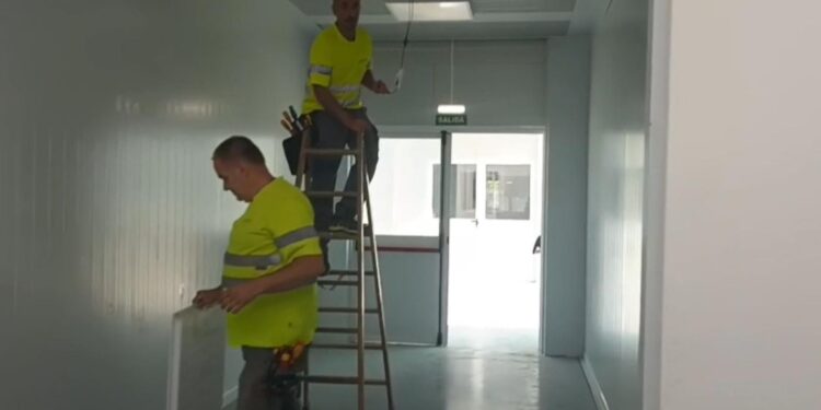 Las familias de un colegio de Alfafar afectado por la DANA rechazan llevar a sus hijos al centro: "Es un entorno hostil" 1 Las familias de un colegio de Alfafar afectado por la DANA rechazan llevar a sus hijos al centro: «Es un entorno hostil»