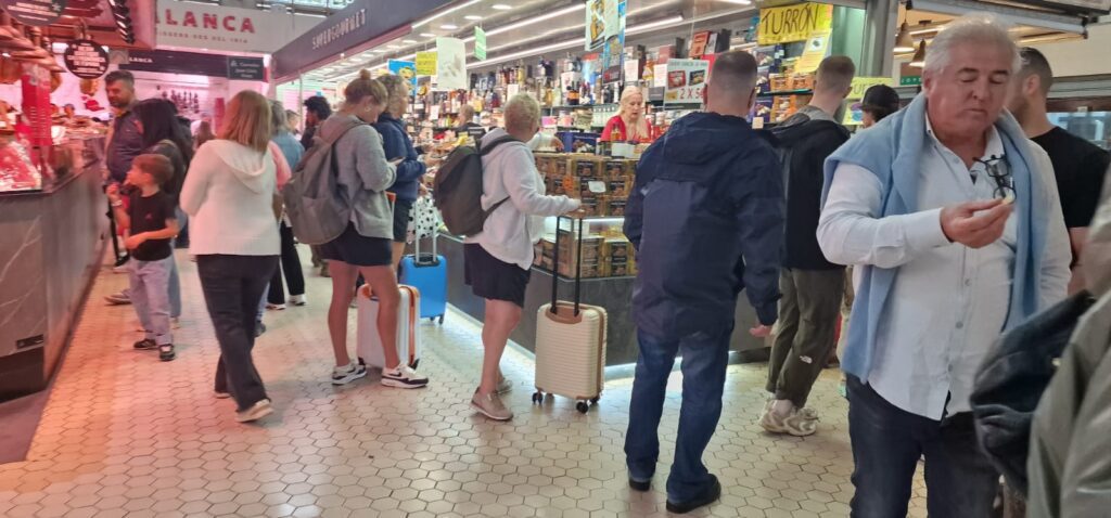 El turismo salva al Mercado Central de Valencia en los días de lluvia 3 f9aef334 0ada 42d7 8868 9693f3131224