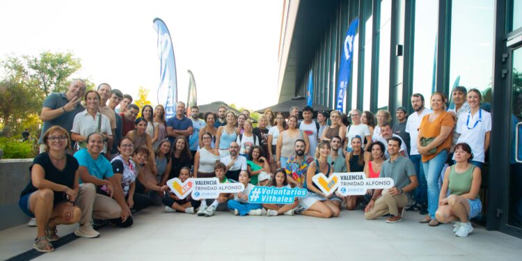 Vithas forma en RCP al voluntariado del Medio Maratón y Maratón Valencia Trinidad Alfonso Zurich 2025 1 Vithas forma en RCP al voluntariado del Medio Maratón y Maratón Valencia Trinidad Alfonso Zurich 2025