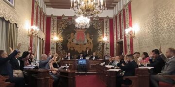 PP y Vox aprueban en Alicante la rebaja inicial del IBI entre críticas de la oposición