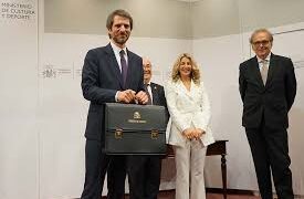 Lo Rat Penat carrega contra Sánchez i Urtasun: “Humiliar al valencià i reduir-lo a una modalitat del català és un insult intolerable”