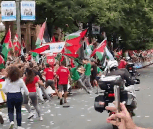 Cargas policiales en Bilbao y caos total en la Vuelta Ciclista a España 2 incidentes vuelta