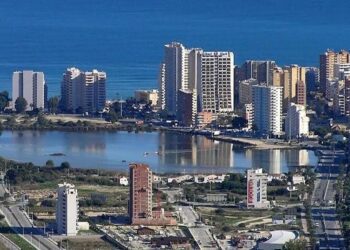 Tragedia en Calpe: muere una niña de cuatro años tras caer de un quinto piso mientras estaba al cuidado de su prima de 14