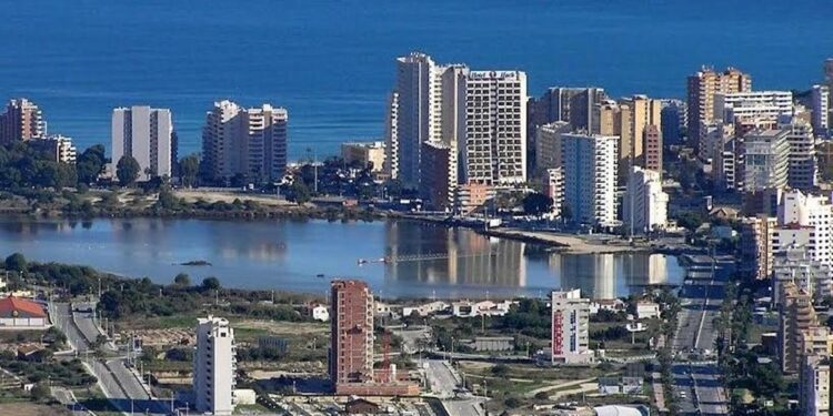 Tragedia en Calpe: muere una niña de cuatro años tras caer de un quinto piso mientras estaba al cuidado de su prima de 14