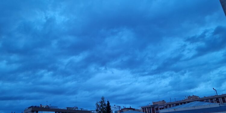 Alerta roja en Valencia: una noche de inundaciones y tensión con la llegada del exhuracán Gabriel