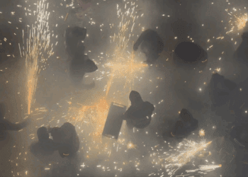 La Cordà de Paterna: 230 hombres y 103 mujeres y 70.000 cohetes en la Calle Mayor