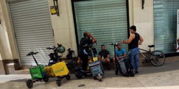 Los accidentes laborales con bicicleta y patinete se disparan un 400% en la Comunitat Valenciana en nueve años