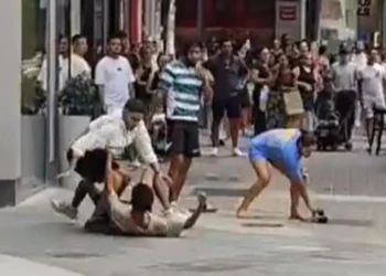 Violenta pelea entre okupas en pleno centro de Valencia: tres heridos y varios detenidos