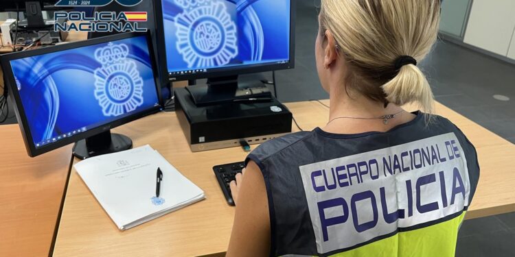 La Policía Nacional alerta de nuevas estafas en Alicante: alquileres falsos, ‘vishing’ y el timo del hijo en apuros 1 La Policía Nacional alerta de nuevas estafas en Alicante: alquileres falsos, ‘vishing’ y el timo del hijo en apuros