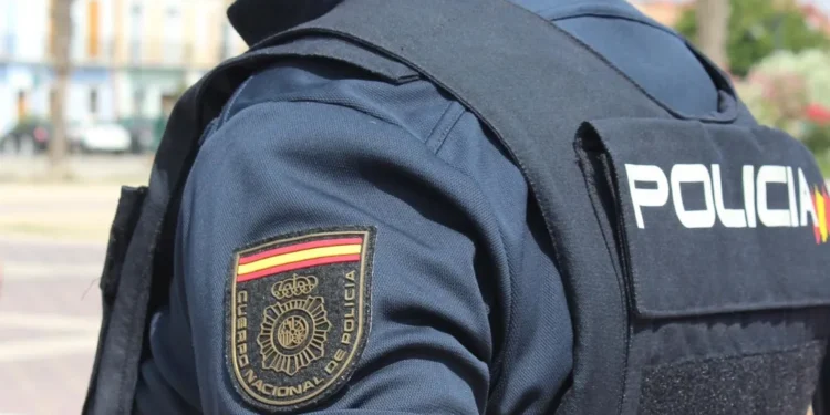 Acoge en su casa a un indigente en Alicante y acaba siendo víctima de un robo violento valorado en más de 4.000 euros