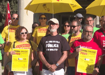 AMPAS y sindicatos exigen la dimisión de Mazón y Rovira por los retrasos en el inicio del curso escolar en la zona DANA