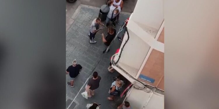 Detenido en Valencia un hombre acusado de herir con un cuchillo a su expareja en plena calle 1 Detenido en Valencia un hombre acusado de herir con un cuchillo a su expareja en plena calle