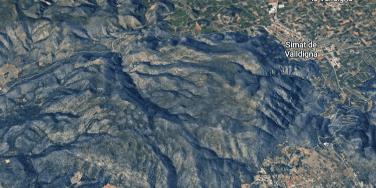 Declarado un incendio forestal en el Barranco del Rajolar en Simat de la Valldigna