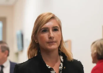 Un vídeo del Cecopi del día de la DANA muestra a Salomé Pradas dictando el contenido del mensaje Es-Alert