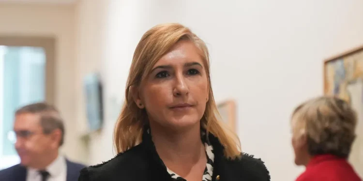 Un vídeo del Cecopi del día de la DANA muestra a Salomé Pradas dictando el contenido del mensaje Es-Alert 1 Un vídeo del Cecopi del día de la DANA muestra a Salomé Pradas dictando el contenido del mensaje Es-Alert