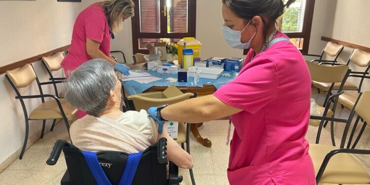 Sanitat iniciará la vacunación contra virus respiratorios el 1 de octubre con prioridad a los colectivos más vulnerables 1 Sanitat iniciará la vacunación contra virus respiratorios el 1 de octubre con prioridad a los colectivos más vulnerables