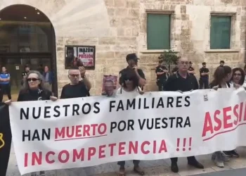 Víctimas de la DANA exigen la dimisión de Mazón ante Les Corts: “Todo lo que pueda decir es mentira”