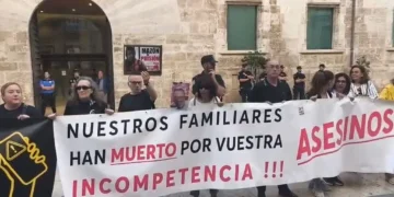 Víctimas de la DANA exigen la dimisión de Mazón ante Les Corts: “Todo lo que pueda decir es mentira”