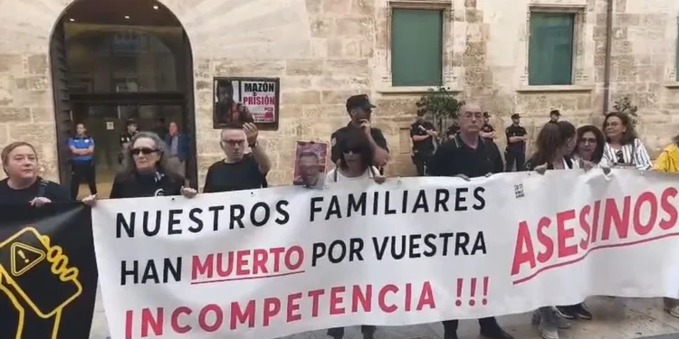 Víctimas de la DANA exigen la dimisión de Mazón ante Les Corts: “Todo lo que pueda decir es mentira”