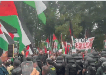 Nuevos incidentes en La Vuelta a España con protestas pro-palestinas. La Vuelta agoniza y genera más protestas 8 Nuevos incidentes en La Vuelta a España con protestas pro-palestinas. La Vuelta agoniza y genera más protestas