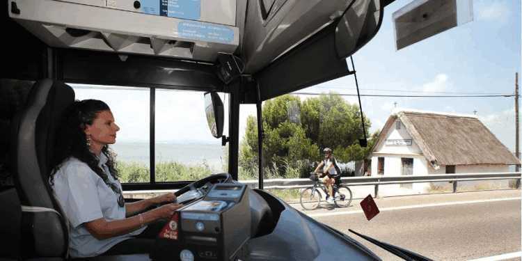 EMT Valencia abrirá bolsas de empleo para personal de conducción y talleres