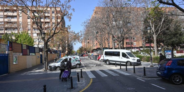 Valencia eliminará las barreras arquitectónicas en 43 pasos de peatones de cinco distritos 1 0518 Espai vianants Vara de Quart scaled 1